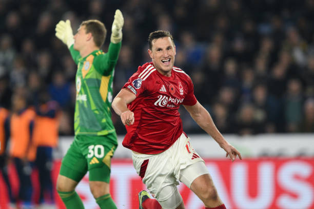 英超争五进入最关键阶段，6支球队竞争4个欧冠席位.